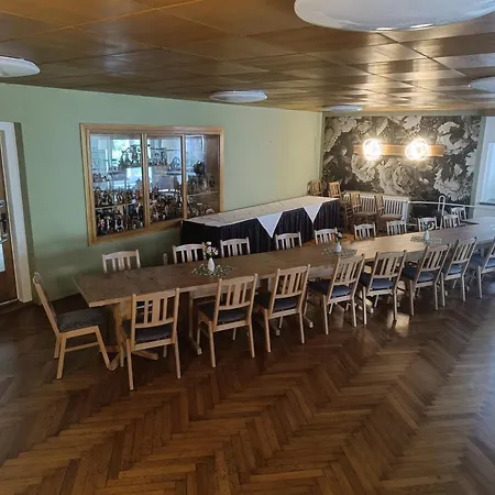 Zur Edlen Krone Hotell *