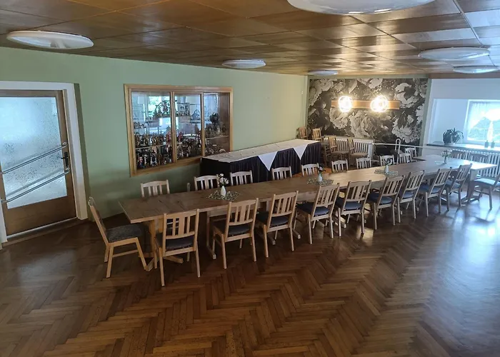 Zur Edlen Krone Hotel *